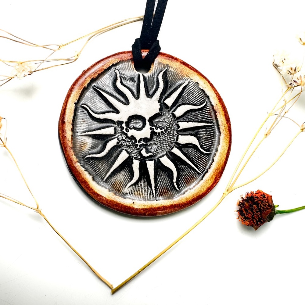 Surly-Ramics Sun Salutations Ceramic Pendant Necklace w/ Faux Suede Cord NIB